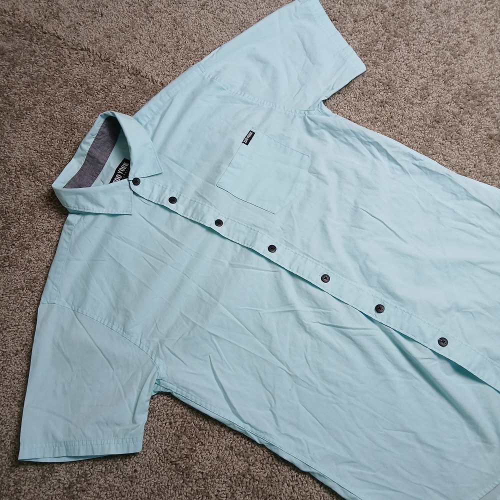 Zoo York Unbreakable Button Up Shirt Men's Size Medium Light Blue Short Sleeve